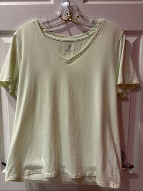 Skechers V-Neck Short Sleeve Tee Size M